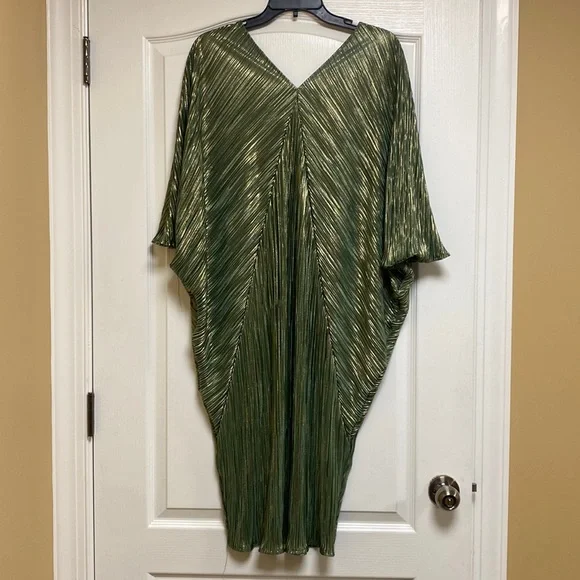 TOV Dresses | TOV - Green Shimmer Pleated Batwing Midi Dress | Color: Green | Size: M | Sgoodbuys's Closet